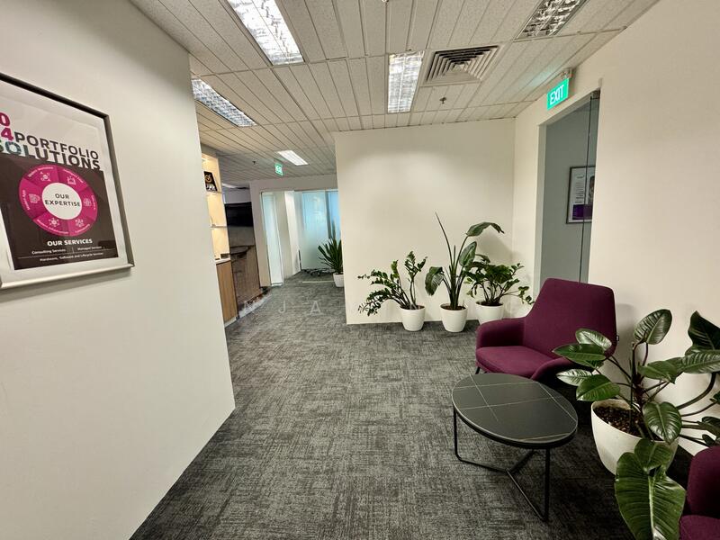 Income at Raffles, 16 Collyer Quay, 2,788 sqft, Office For Rent, by Benjamin Ng, 500031375 - Corridor - CommercialGuru.com.sg