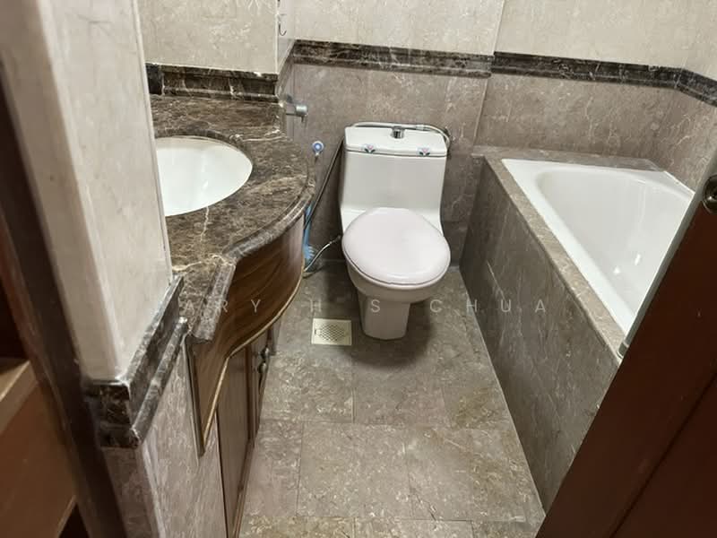 Parc Vista, 460 Corporation Road, 2 Bedrooms, 1,050 sqft, Condominium For Sale, by Gary H S Chua, 500031436 - Bathroom - PropertyGuru.com.sg
