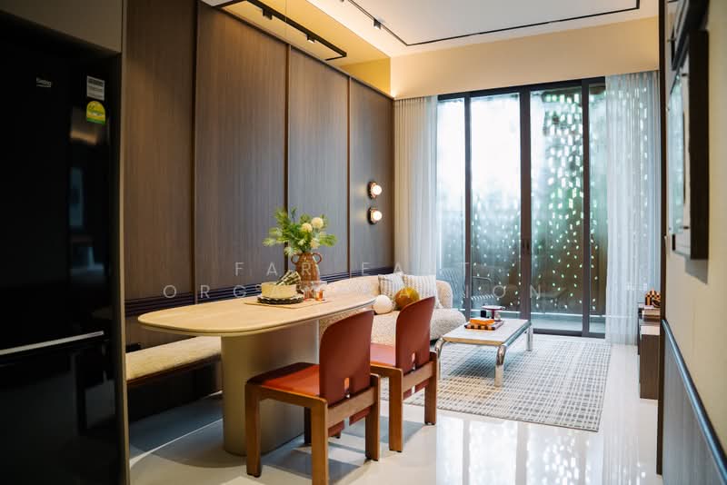 Parksuites, 18 Holland Grove Road, 1 Bedroom, 624 sqft, Condominium For Sale, by Far East Organization, 500031450 - Living Room - PropertyGuru.com.sg