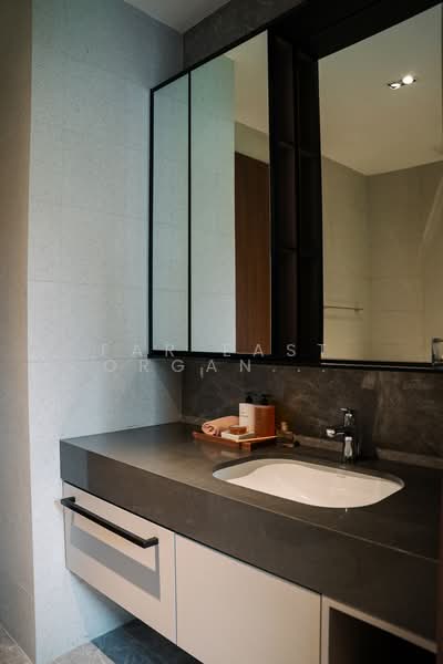 Parksuites, 18 Holland Grove Road, 1 Bedroom, 624 sqft, Condominium For Sale, by Far East Organization, 500031450 - Bathroom - PropertyGuru.com.sg