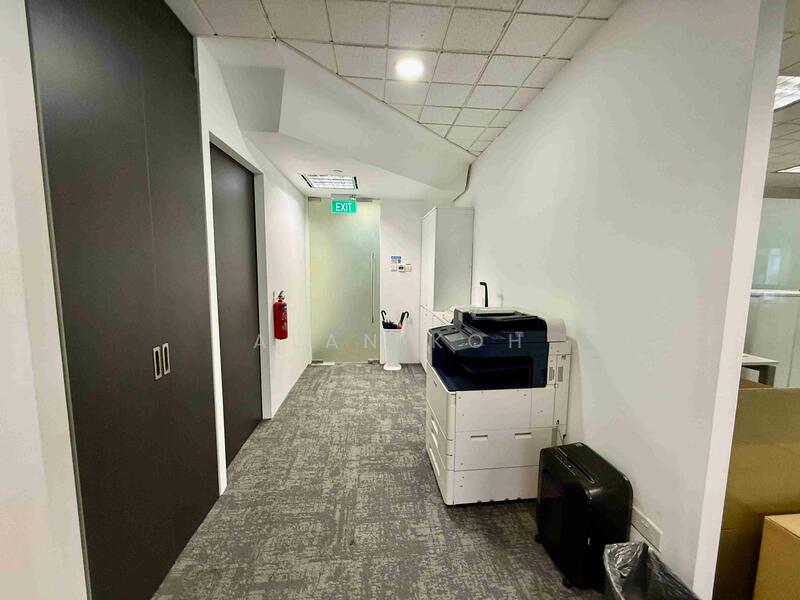 The Concourse, 300 Beach Road, 6,598 sqft, Office For Rent, by Alan Koh, 500031465 - Corridor - CommercialGuru.com.sg