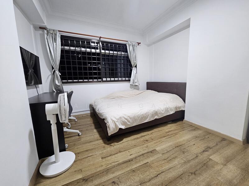880 Woodlands Street 82 HDB Flat For Sale at S$ 650,000 | PropertyGuru Singapore - Bedroom 2