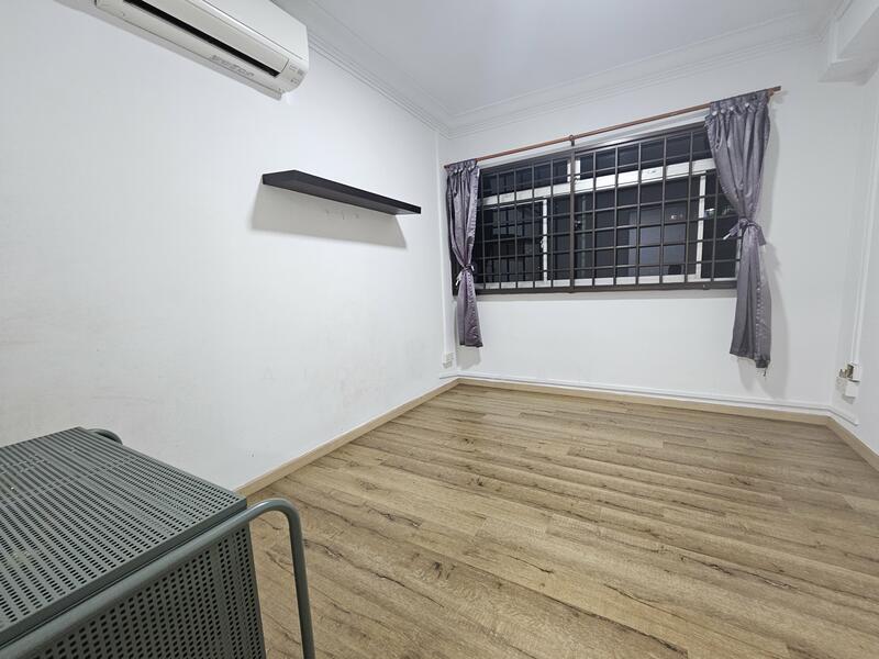 880 Woodlands Street 82 HDB Flat For Sale at S$ 650,000 | PropertyGuru Singapore - Bedroom 3