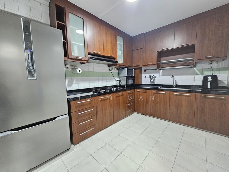 880 Woodlands Street 82 HDB Flat For Sale at S$ 650,000 | PropertyGuru Singapore - Kitchen