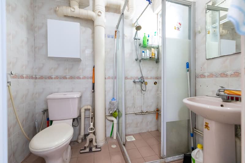 8 Ghim Moh Road HDB Flat For Sale at S$ 868,000 | PropertyGuru Singapore - Bathroom