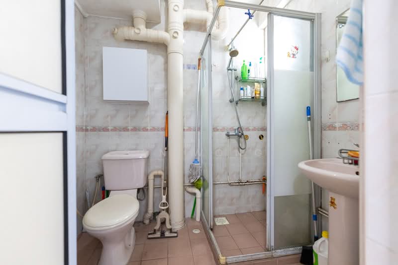 8 Ghim Moh Road HDB Flat For Sale at S$ 868,000 | PropertyGuru Singapore - Bathroom