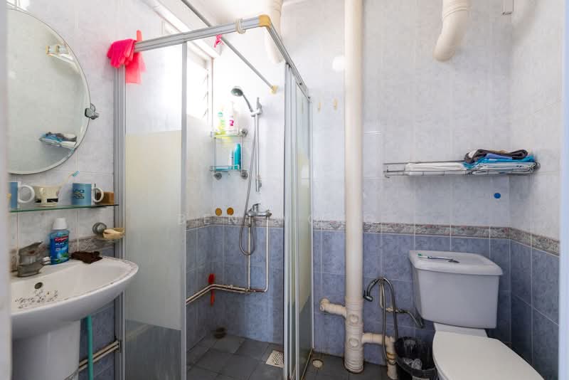 8 Ghim Moh Road HDB Flat For Sale at S$ 868,000 | PropertyGuru Singapore - Bathroom