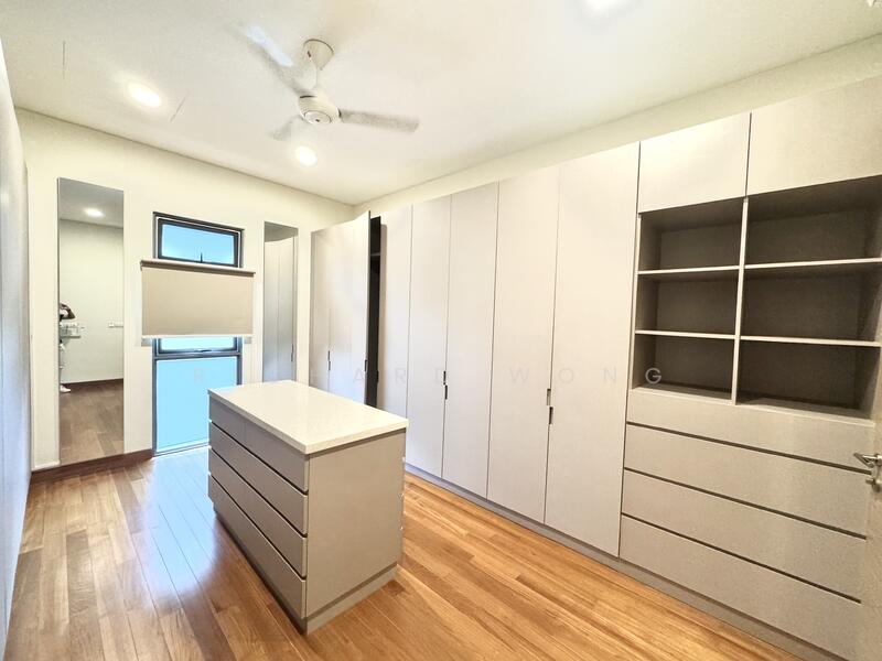 Coronation road west /Jalan sampurna / Leedon’s park / bin tong park/ Oei Tiong ham, Coronation road west /Jalan sampurna / Leedon’s park / bin tong park/ Oei Tiong ham, 7 Bedrooms, 7,500 sqft, Detached House For Rent, by Richard Wong, 500031868 - Walk in wardrobe  - PropertyGuru.com.sg