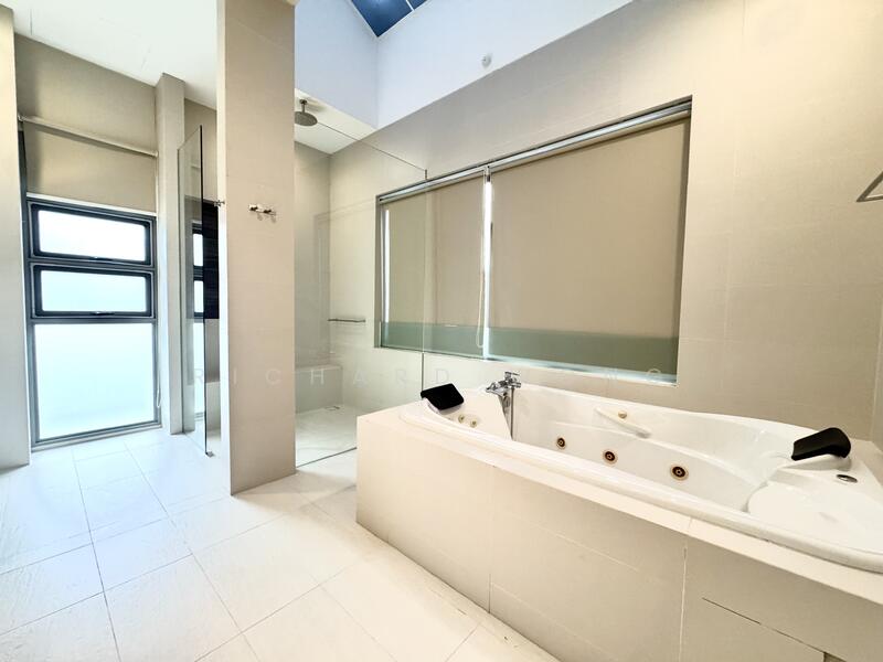 Master bedroom toilet