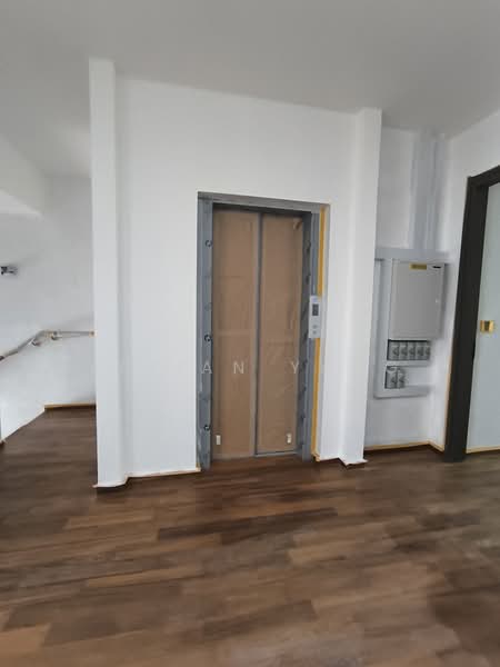 Brand New Freehold Terrace @ Hillview, Hillview Crescent/Hillview Garden Estate/Hillview Ave/Hillview Drive, 6 Bedrooms, 7,240 sqft, Terraced House For Sale, by Vivian Yang, 500031872 - Corridor - PropertyGuru.com.sg