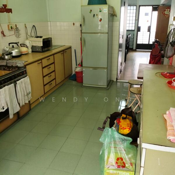 379 Clementi Avenue 5 HDB Flat For Sale at S$ 548,000 | PropertyGuru Singapore - Kitchen