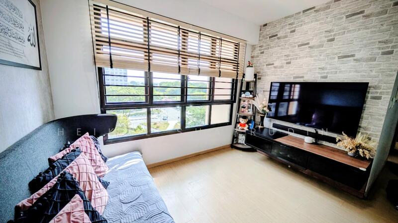456B Sengkang West Road HDB Flat For Sale at S$ 675,000 | PropertyGuru Singapore - Living Room