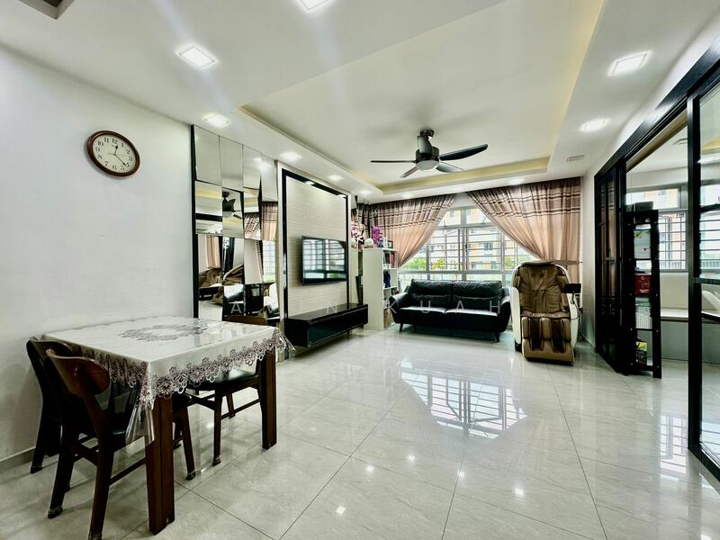 332C Anchorvale Link HDB Flat For Sale at S$ 720,000 | PropertyGuru Singapore - Living Room