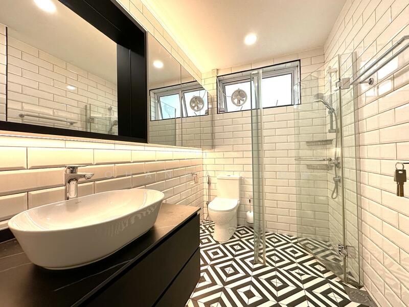 Landridge Condo, 202 Pasir Panjang Road, 4 Bedrooms, 1,830 sqft, Condominium For Rent, by Johanna Chow, 500032391 - Bathroom - PropertyGuru.com.sg