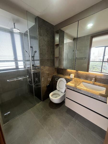 Stirling Residences, 21 Stirling Road, 3 Bedrooms, 980 sqft, Condominium For Rent, by Lawrence Loh, 500032513 - Master Bathroom with Rainshower - PropertyGuru.com.sg
