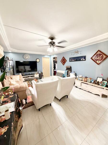 251 Hougang Avenue 3 HDB Flat For Sale at S$ 540,000 | PropertyGuru Singapore - Living Room