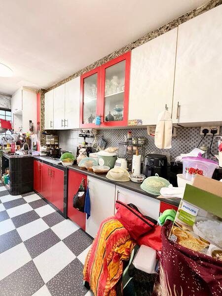 251 Hougang Avenue 3 HDB Flat For Sale at S$ 540,000 | PropertyGuru Singapore - Kitchen