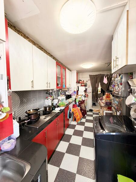 251 Hougang Avenue 3 HDB Flat For Sale at S$ 540,000 | PropertyGuru Singapore - Kitchen