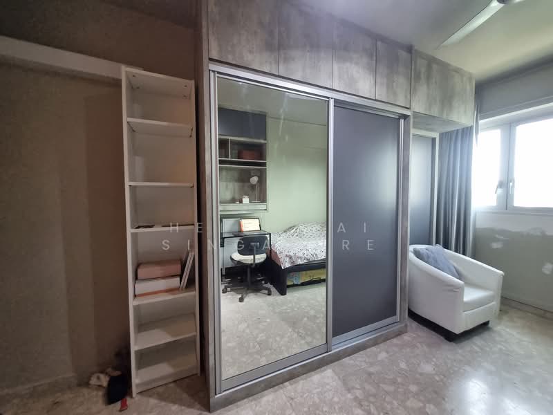 238 Lorong 1 Toa Payoh HDB Flat For Sale at S$ 950,000 | PropertyGuru Singapore - Bedroom 3 Built-In Cabinet