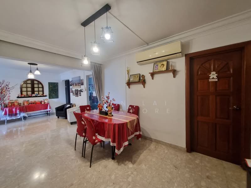 238 Lorong 1 Toa Payoh HDB Flat For Sale at S$ 950,000 | PropertyGuru Singapore - Dining Room