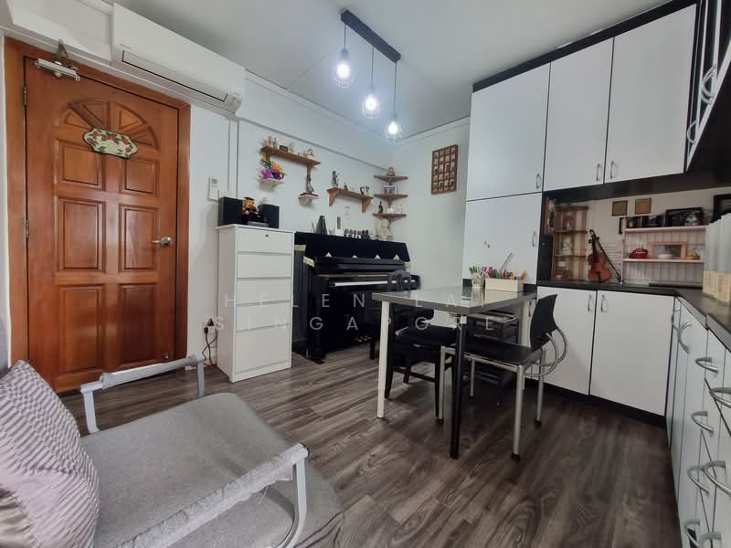 238 Lorong 1 Toa Payoh HDB Flat For Sale at S$ 950,000 | PropertyGuru Singapore - Bedroom 2 Studio Study Built-In Cabinet