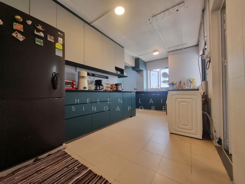 238 Lorong 1 Toa Payoh HDB Flat For Sale at S$ 950,000 | PropertyGuru Singapore - Kitchen