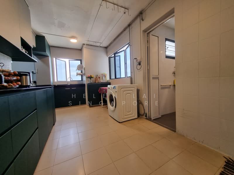 238 Lorong 1 Toa Payoh HDB Flat For Sale at S$ 950,000 | PropertyGuru Singapore - Kitchen