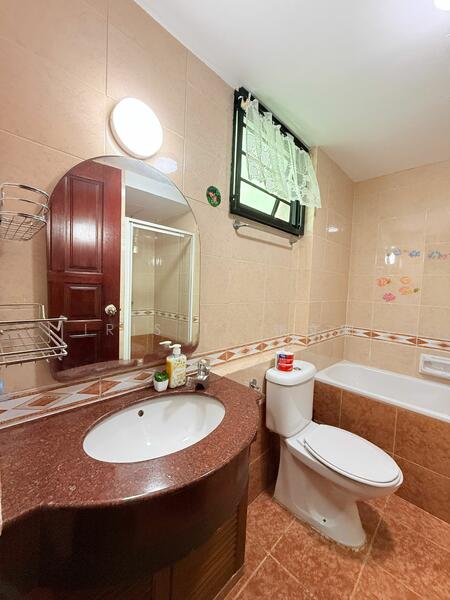 Co-Living Master Rooms near NUS & One North!, , Room Rental, 200 sqft, Condominium For Rent, by Iris T. 张文珊, 500032676 - Bathroom - PropertyGuru.com.sg