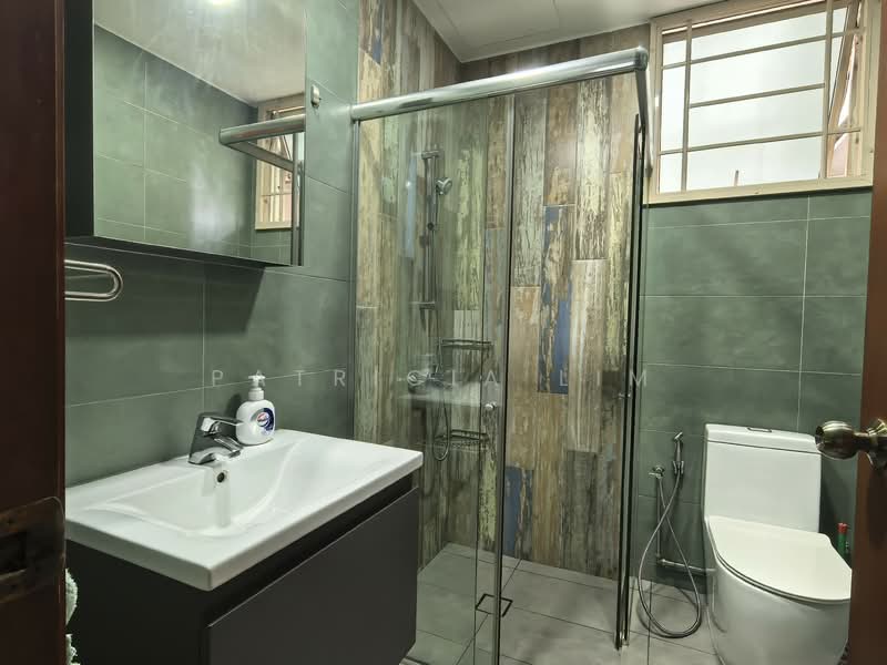 Northvale Apartment For Sale at S$ 1,988,000 | PropertyGuru Singapore - Shared Bathroom