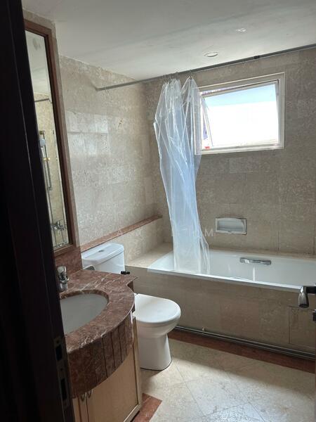 Master Bedroom Bathroom