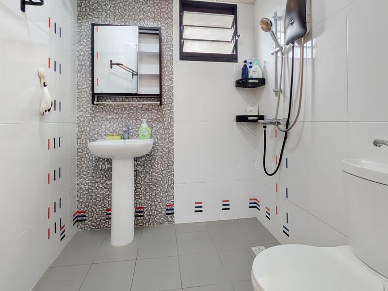 103A Bidadari Park Drive HDB Flat For Sale at S$ 1,090,000 | PropertyGuru Singapore - Common bathroom