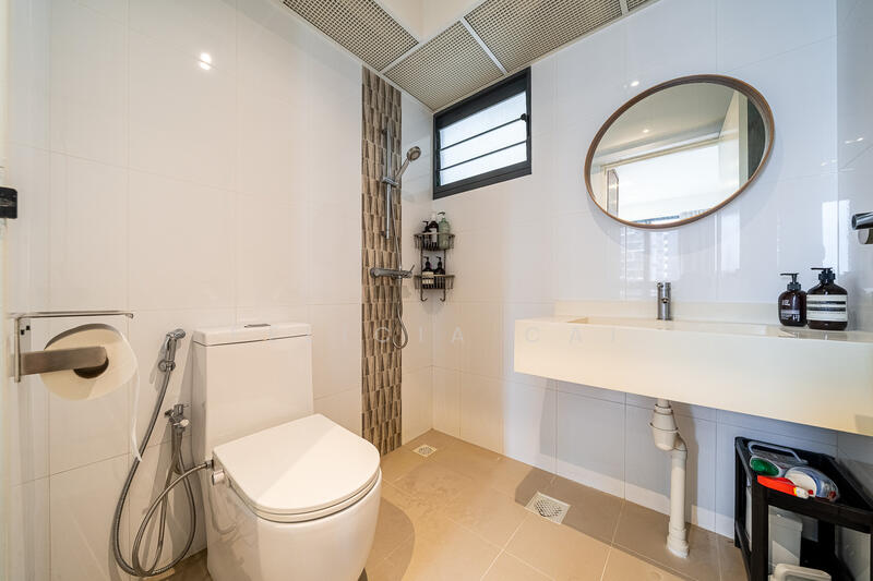 94 Dawson Road HDB Flat For Sale at S$ 1,000,000 | PropertyGuru Singapore - Bathroom