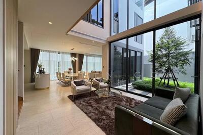 For Sale - HILLTOP BUNGALOW— Unblocked Views, Lap Pool & Lift ☎️MARTIN 9320.20.20