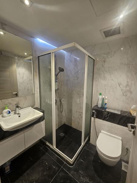 Sophia Hills, 5 Mount Sophia, 1 Bedroom, 450 sqft, Condominium For Rent, by Nic Ee, 500032835 - Bathroom - PropertyGuru.com.sg