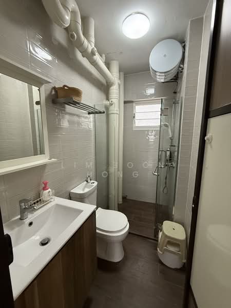 185 Jelebu Road, 185 Jelebu Road, 3 Bedrooms, 1,001 sqft, HDB Flat For Rent, by Lim Boon Hong, 500032932 - Bathroom - PropertyGuru.com.sg