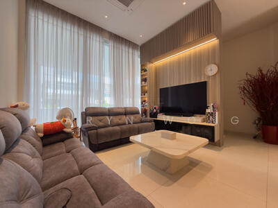 For Sale - ❤️GIANT⚡️Mins Drive/Walk to TAO NAN School! Rare Renovated 3.5 Storey Inter-Terrace w Home Lift