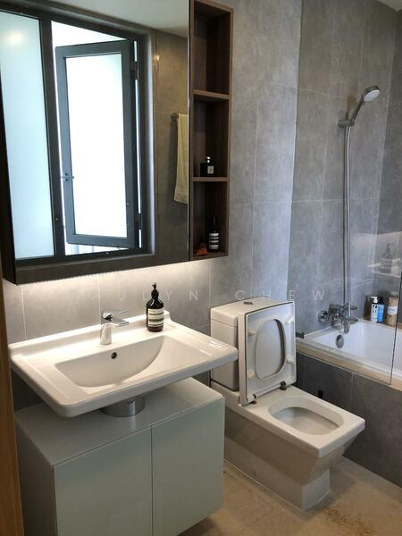 The Lumos Apartment For Sale at S$ 2,080,000 | PropertyGuru Singapore - Bathroom