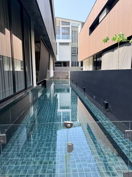 Striking Modern Architectural Home in GOODMAN locale. Call 98398278 to view, , 5 Bedrooms, 7,000 sqft, Detached House For Sale, by Julie Tay, 500033179 - Exterior - PropertyGuru.com.sg