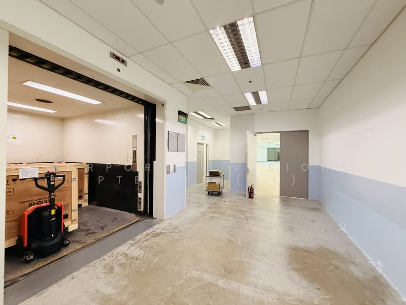 FUNCTIONAL BUSINESS SPACE suits Most Operations. Technical Ctr, Office 2 min walk MRT Ample Parking, , 7,000 sqft, Factory / Workshop (B2) For Rent, by Corporate Visions Pte Ltd (AK), 500033181 - Corridor - CommercialGuru.com.sg