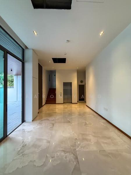 Prime East Coast Inter/ Corner Terrace For Rent, East Coast Road, East Coast / Marine Parade, 5 Bedrooms, 4,900 sqft, Terraced House For Rent, by Aaron Yang, 500033271 - Entrance - PropertyGuru.com.sg