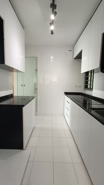 87 Dawson Road HDB Flat For Sale at S$ 820,000 | PropertyGuru Singapore - Kitchen