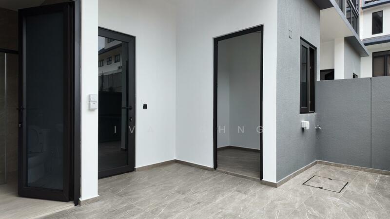 LANDED7772@ Kovan Corner Terrace With Lift Walk to Amenities, Kovan Road, 5 Bedrooms, 5,500 sqft, Corner Terrace For Sale, by Ivan Chng, 500033462 - Helper’s room and bath - PropertyGuru.com.sg