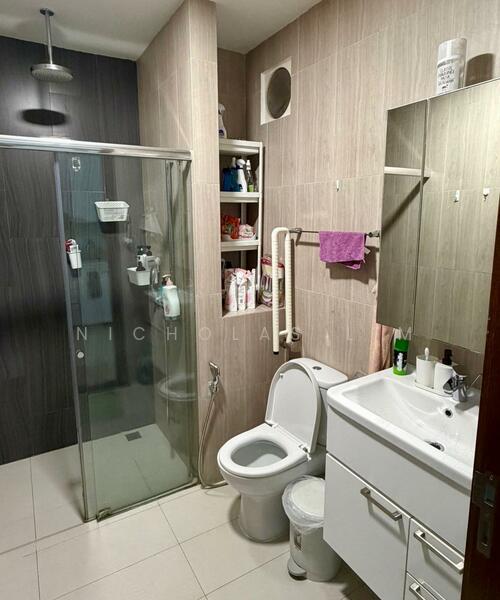The Hillford Condominium For Sale at S$ 615,000 | PropertyGuru Singapore - Bathroom