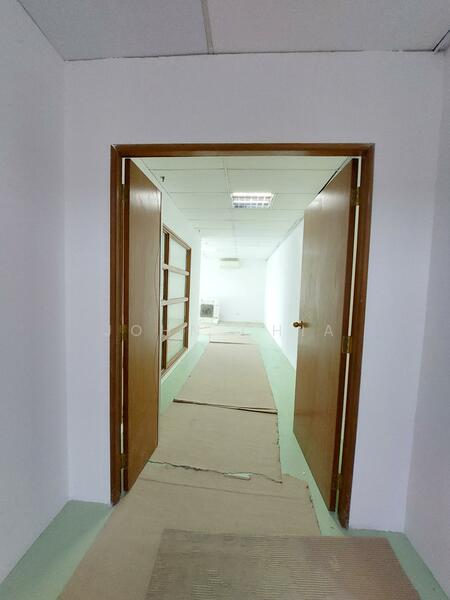 Tong Lee Building, 35 Kallang Pudding Road, 1,250 sqft, Light Industrial (B1) For Rent, by John Chia, 500033593 - Corridor - CommercialGuru.com.sg