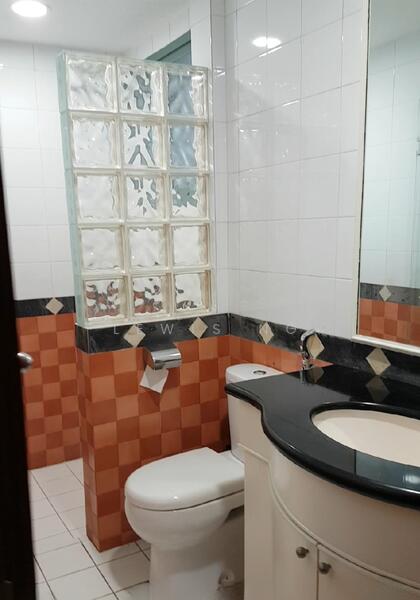 The Quayside Apartment For Sale at S$ 1,930,000 | PropertyGuru Singapore - Bathroom