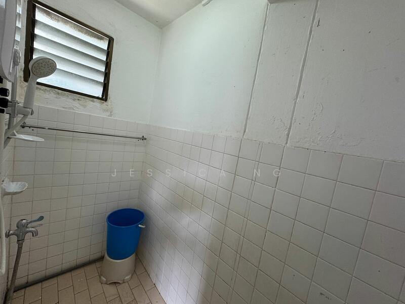 652 Hougang Avenue 8 HDB Flat For Sale at S$ 418,000 | PropertyGuru Singapore - Bathroom