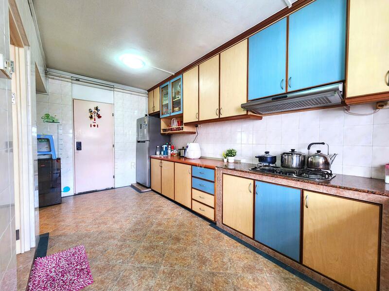 141 Rivervale Street HDB Flat For Sale at S$ 700,000 | PropertyGuru Singapore - Kitchen