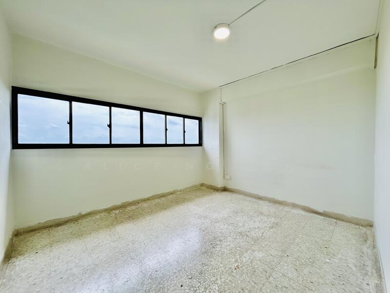 Large common rooms, no built in