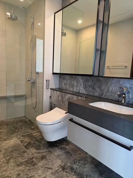 Parksuites, 18 Holland Grove Road, 2 Bedrooms, 1,184 sqft, Condominium For Rent, by Ris Ng, 500033789 - Bathroom - PropertyGuru.com.sg