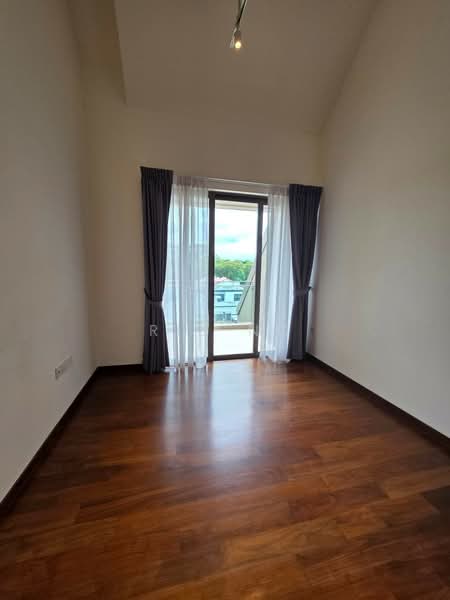 Parksuites, 18 Holland Grove Road, 2 Bedrooms, 1,184 sqft, Condominium For Rent, by Ris Ng, 500033789 - Balcony - PropertyGuru.com.sg